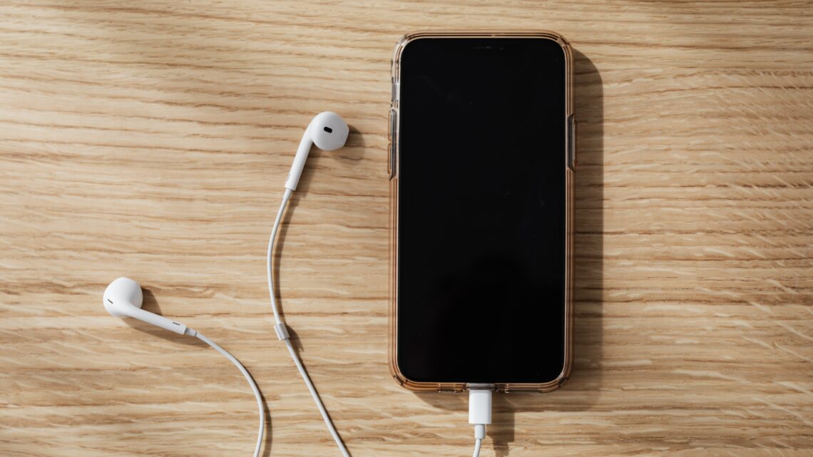 Transforme seu celular em uma caixa de som potente com esse app simples e fácil de usar