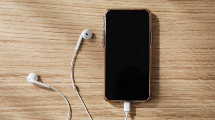 Transforme seu celular em uma caixa de som potente com esse app simples e fácil de usar